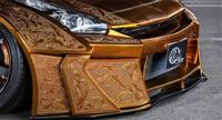 Siêu xe Nissan GT-R chạm trổ sơn vàng