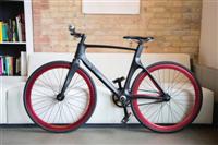 Xe đạp bằng sợi carbon kết nối Bluetooth