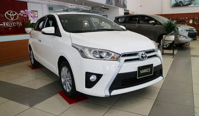 Hai xe nhập khẩu ngang giá Honda Jazz - Toyota Yaris được đặt lên bàn cân - 2