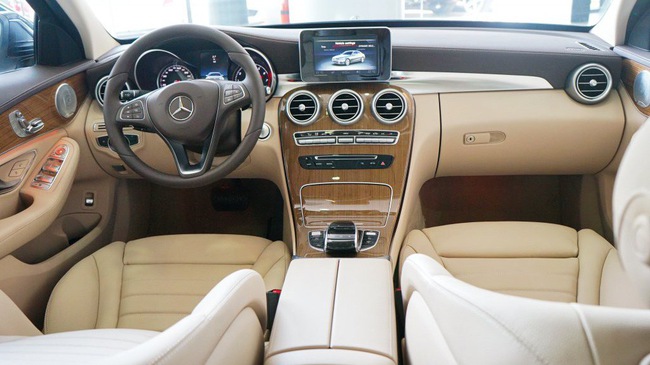 Mercedes-Benz C-Class thêm nâng cấp, giá không đổi cạnh tranh BMW 3-Series - 1