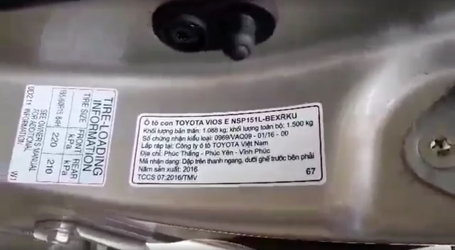 Người dùng tố Toyota làm tấm chắn nắng từ bìa cứng carton kém chất lượng - 4