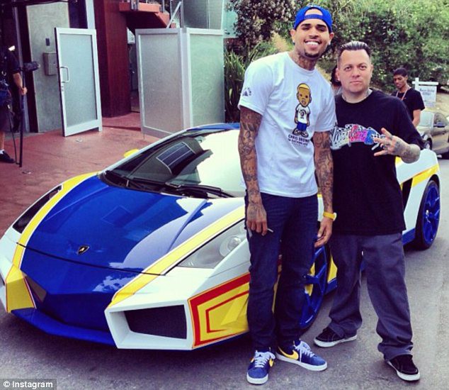 Lamborghini độ phong cách tắc kè hoa của Rapper Chris Brown làm nức lòng người hâm mộ 6