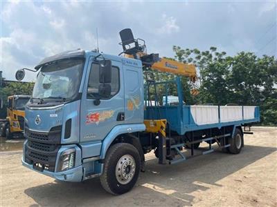 Xe cẩu tự hành 6 tấn mẫu Chenglong M3 gắn cẩu XCMG GSQS157TL-5