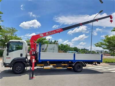 XE TẢI ISUZU FRR90NE4  GẮN CẨU UNIC 3 TẤN 4 ĐỐT URV374