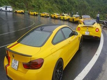 Loạt siêu xe và xe thể thao độ "khủng" vượt đèo Hải Vân trong cơn mưa lớn