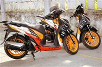 Cặp đôi Honda SH150 lên dàn áo Repsol ở Sài Gòn