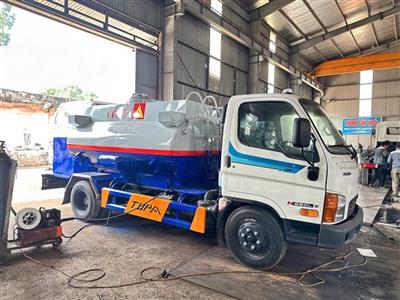 XE TÉC CHỞ XĂNG DẦU HYUNDAI MIGHTY N650L E 4 KHỐI CÓ GẮN THIẾT BỊ CẤP LẺ