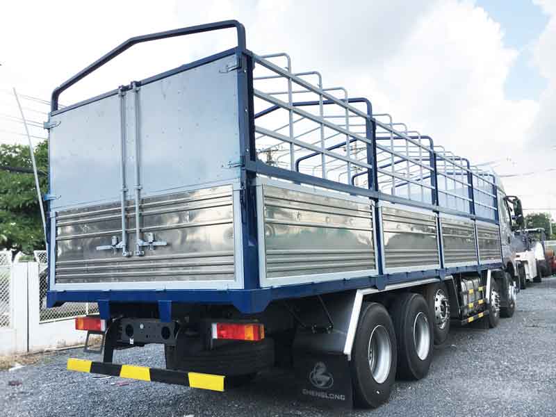 Xe tải 5 chân Chenglong thùng xe 9m5