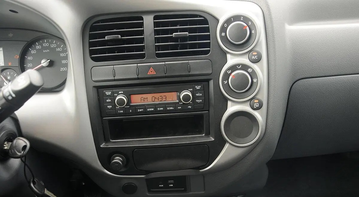 Xe tải KIA Frontier K250 trang bị Audio, MP3, USB & Máy lạnh