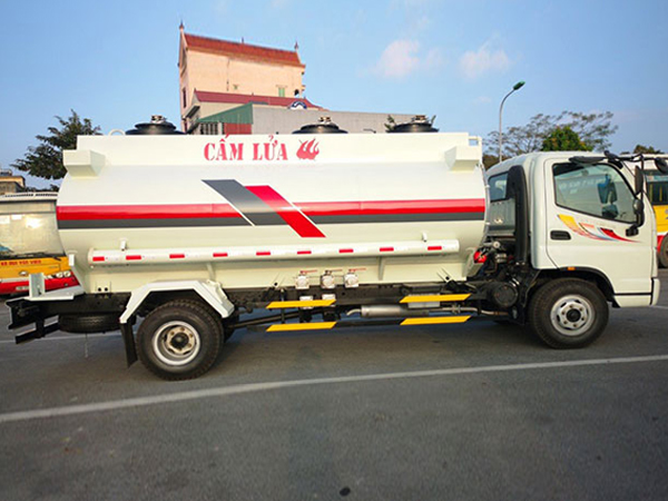 Xe bồn chở xăng dầu 9 khối được thiết kế trên nền xe tải 7 tấn Thaco Ollin 700C