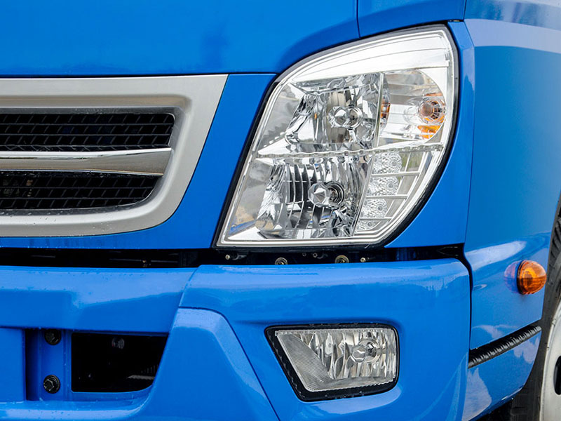 Xe tải Thaco Ollin 120 E4 2021 - Hệ thống đèn pha halogen thiết kế lớn