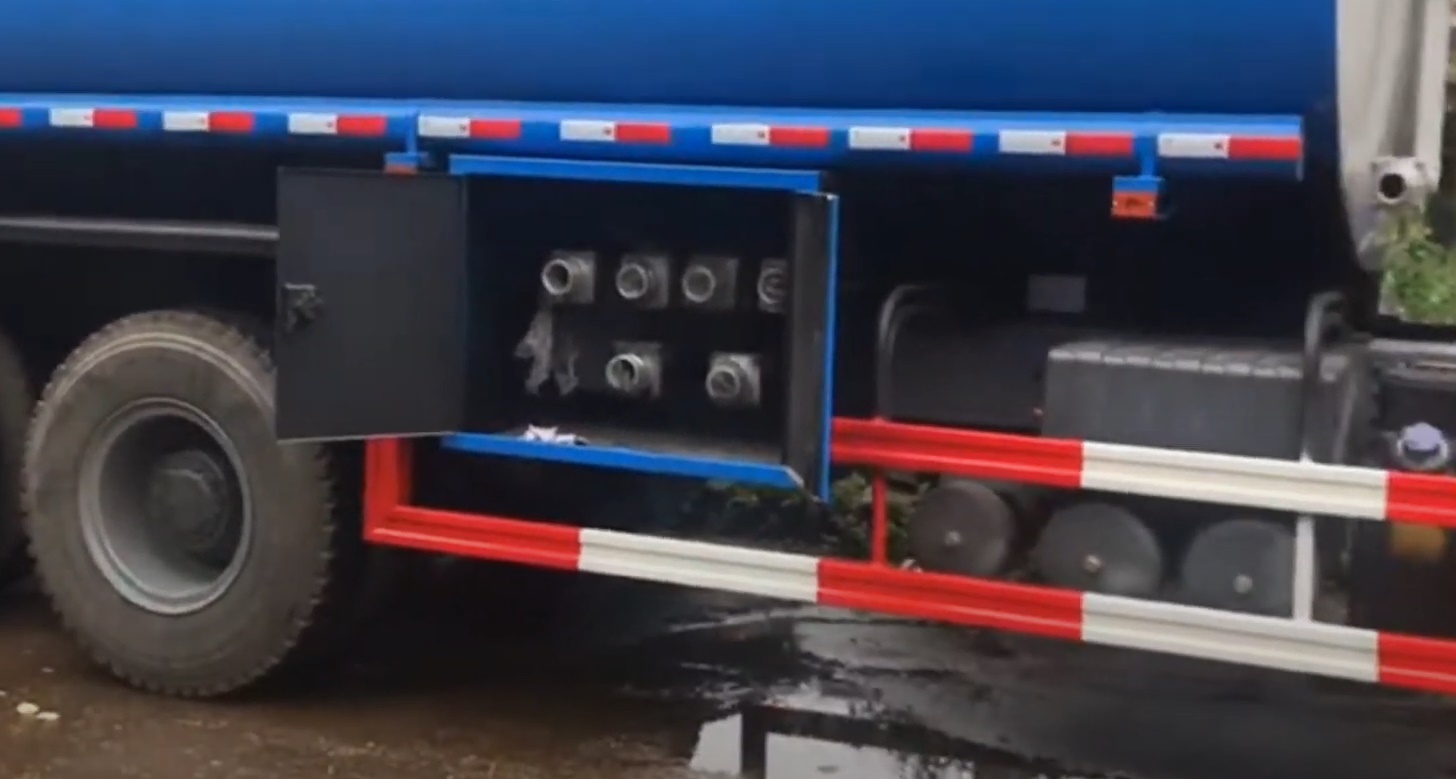 Xe bồn chở xăng dầu xe Howo 16 khối - Hệ thống chuyên dùng