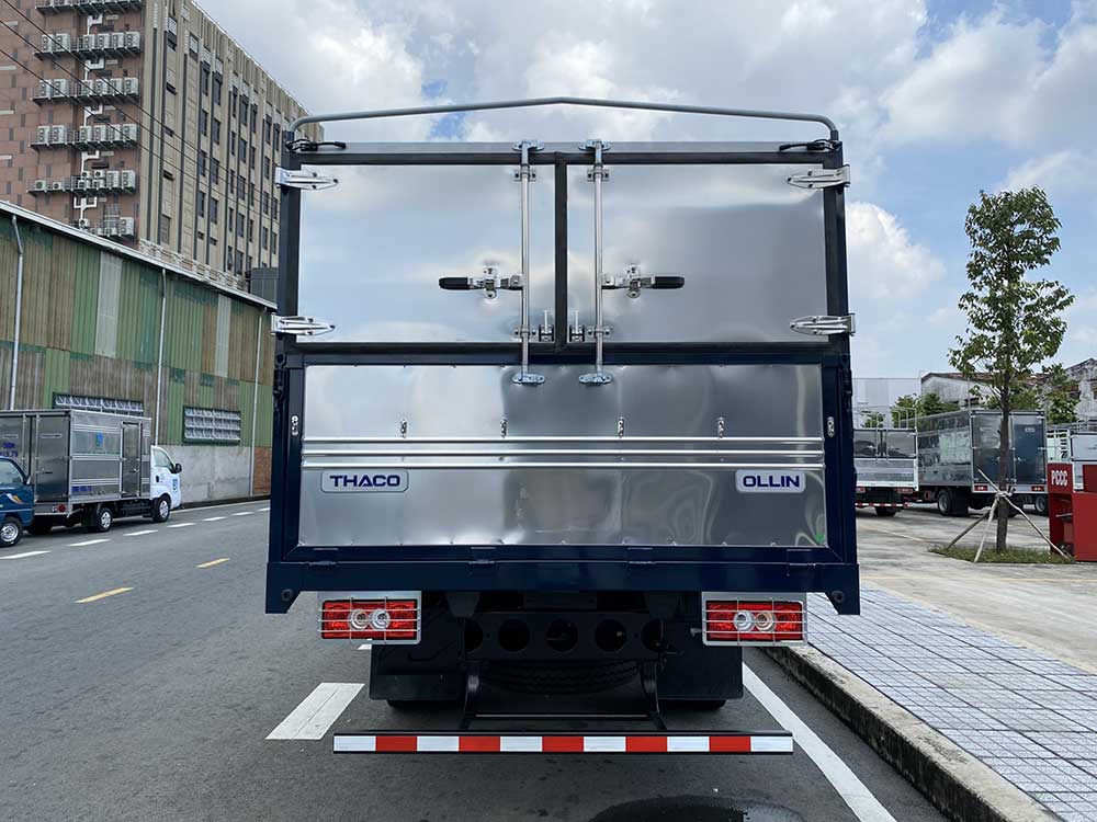 Xe tải thùng Thaco Ollin 720 Euro4 - đèn hậu
