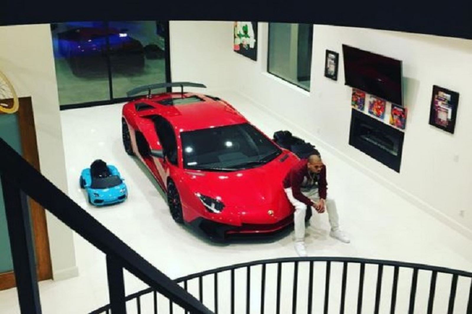 Lamborghini độ phong cách tắc kè hoa của Rapper Chris Brown làm nức lòng  người hâm mộ